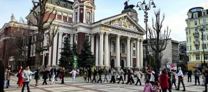 13 години спор за „Бела роза“ пред Народния театър: актьори настояват за тишина след 17 часа
