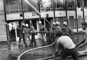 1983 г.: Софийският цирк изгаря седмица след премиерата на „Мокър от дъжд не се бои“