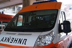 Катастрофа затвори пътя край Мусина, жена е откарана в болница