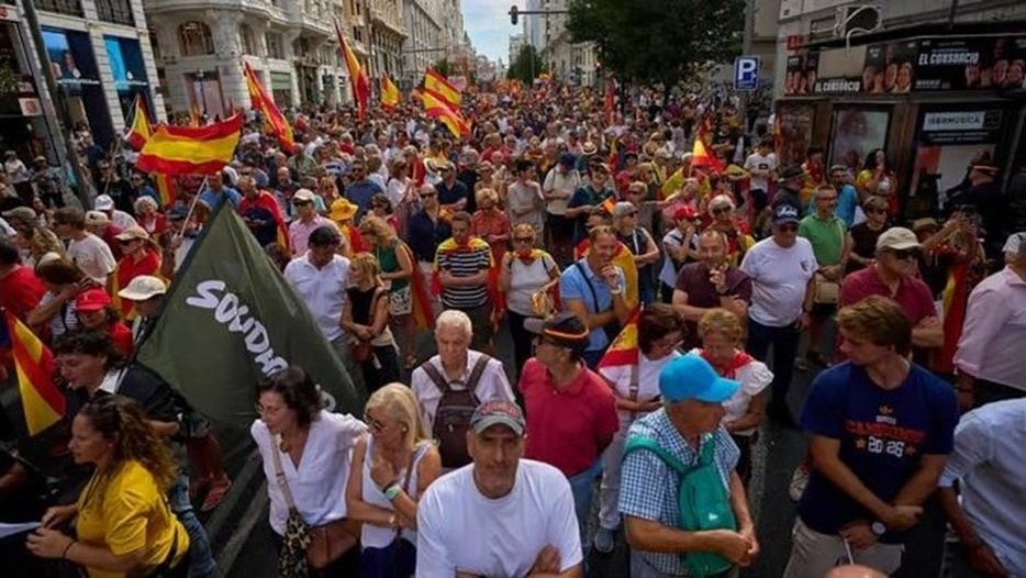 Хиляди излязоха на протест в Мадрид заради кризата в Сеута (Видео)