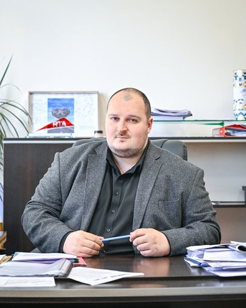 Нова рокада в екипа на Терзиев: Никола Лютов напусна поста зам.-кмет по обществено строителство Нова рокада в екипа на Терзиев: Никола Лютов напусна поста зам.-кмет по обществено строителство