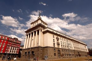 Парламентът прие на второ четене промените в ДОПК за обмена на данни за криптоактиви