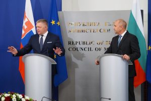 Фицо и Радев обсъдиха ядрената енергетика, петрола и войната в Украйна
