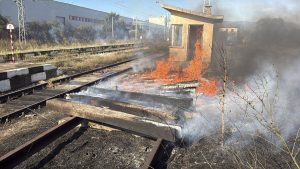 Пожар блокира жп трафика по Подбалканската линия София – Бургас