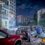 Руска ракета е унищожила частично висок жилищен блок в Одеса