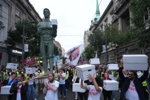В Сърбия: Протестиращи студенти регистрираха листите си за вота на 25 октомври