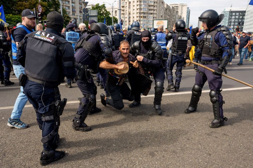 Демонстранти се сблъскаха с полицията при фермерски протест в Букурещ