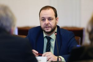 Прокуратурата обвини бившия екоминистър Борислав Сандов за споразумение с НПО-то на Калушев