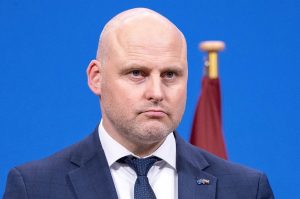 Латвия предупреди за опасен прецедент след изваждането на руски олигарси от санкциите на ЕС