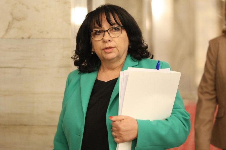 Теменужка Петкова: Икономическите факти, а не политическите спекулации трябва да водят дебата Теменужка Петкова: Икономическите факти, а не политическите спекулации трябва да водят дебата