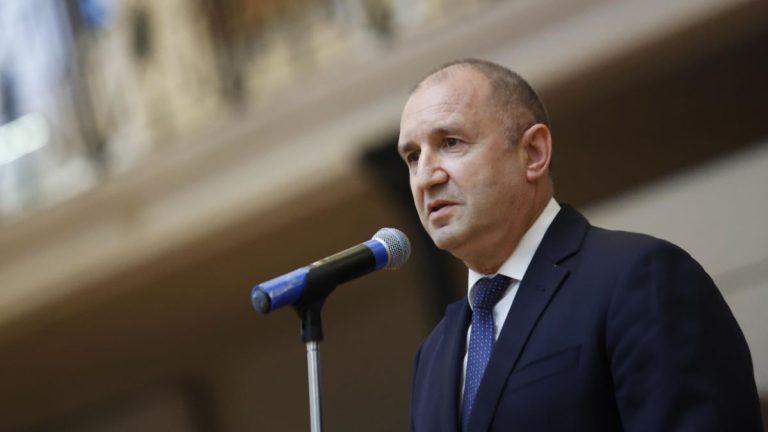 Параметри на бюджет 2027: Радев събира депутатите от „Прогресивна България“ и министрите в Пампорово Параметри на бюджет 2027: Радев събира депутатите от „Прогресивна България“ и министрите в Пампорово