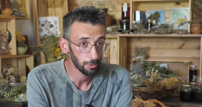 Възраждат стария занаят на билките: Млад билкар събира рецепти и традиции в Благоевградско Възраждат стария занаят на билките: Млад билкар събира рецепти и традиции в Благоевградско