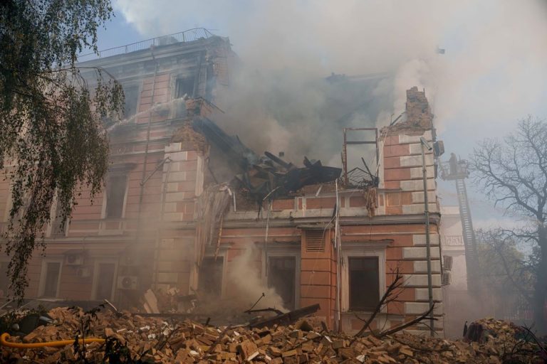 Русия бомбардира Киев и атакува „Академията на науките“ Русия бомбардира Киев и атакува „Академията на науките“