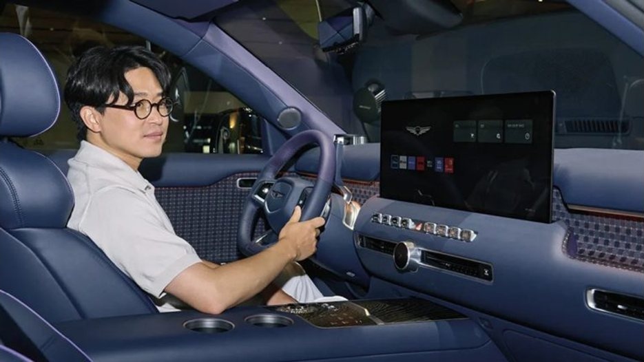Екранът на Genesis GV90 се увеличава, когато колата е паркирана