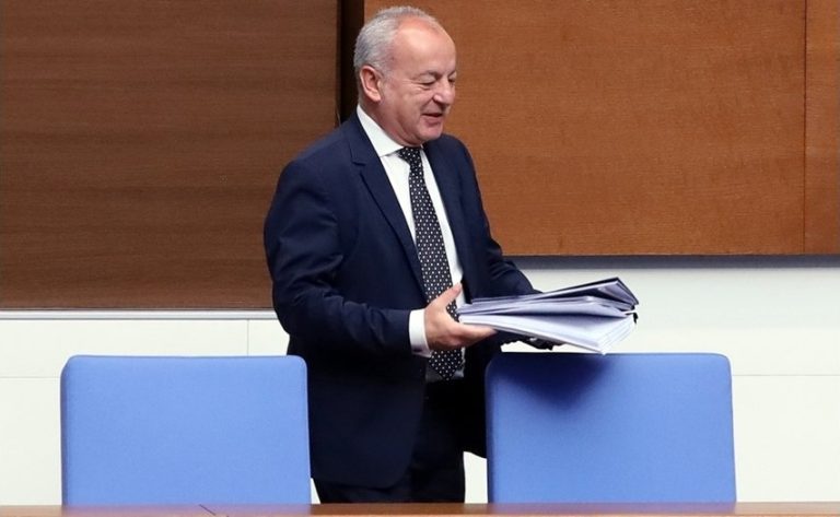 Гълъб Донев обеща да редактират спорния текст за домашната ракия