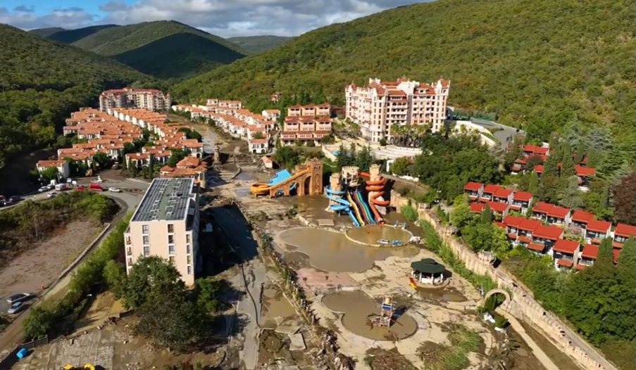 Година след потопа в „Елените“ курортът е призрачен град