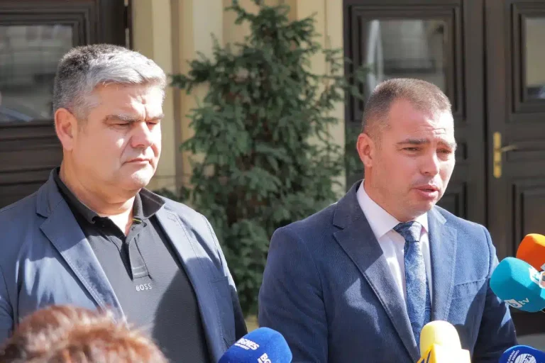 МВР разби ОПГ за трафик на мигранти, задържани са 22 души МВР разби ОПГ за трафик на мигранти, задържани са 22 души