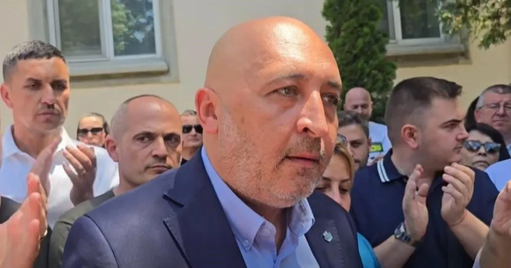 Ерол Мюмюн е задържан; полицията го е отвела за разпит