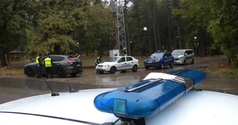 В София иззеха незаконно оръжие, в Разград – близо 3000 стоки