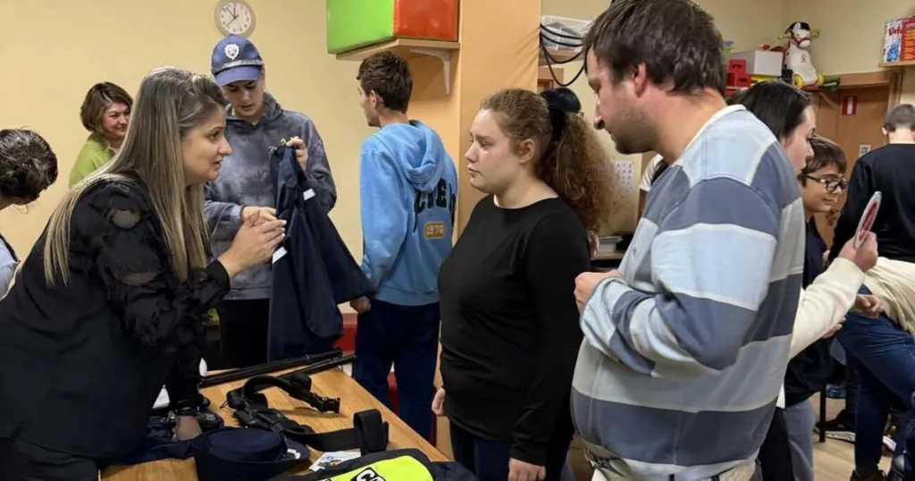 Участници с аутизъм научиха кога да търсят помощ от полицията