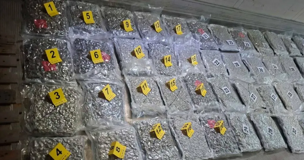 Тайник с 54,670 кг канабис откриха в камион край Ружинци