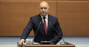 Радев очаква разследването да провери уверението на Митрофанова за корабите