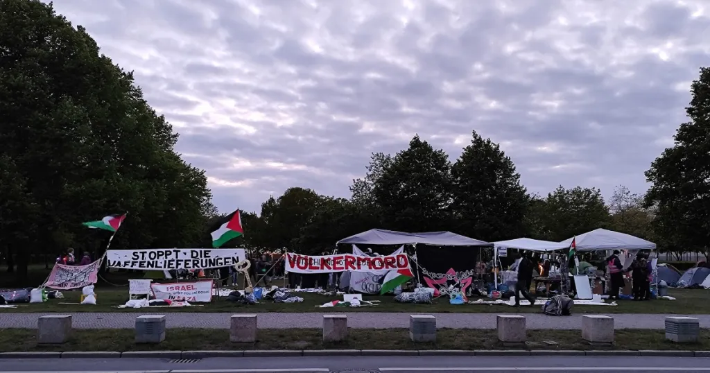 Полицията спря протест с около 700 души в Берлин; задържани са над 10