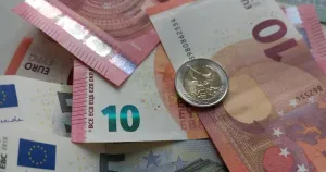 Кабинетът одобри годишен диапазон за минималната заплата