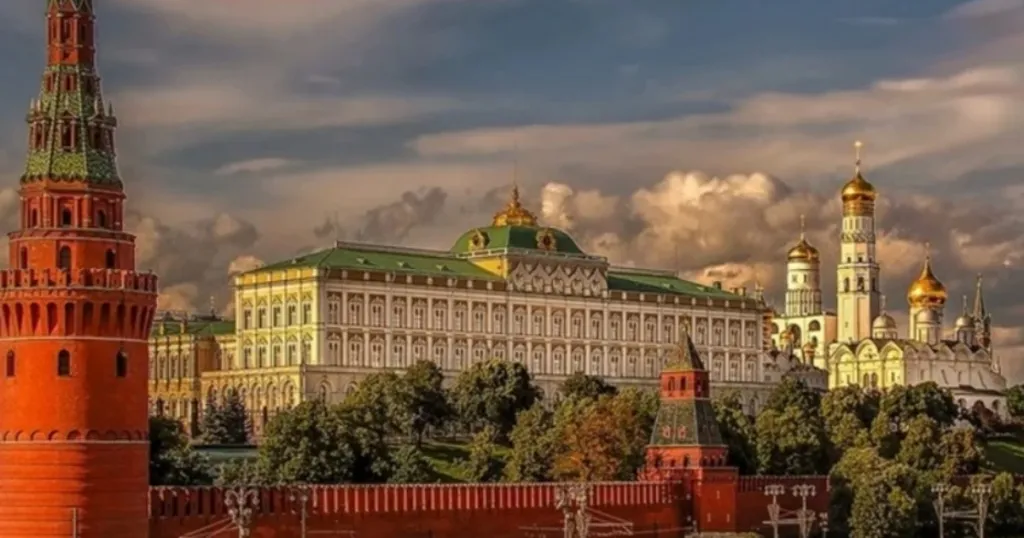 Москва съобщи за двама загинали при атака с над 650 дрона