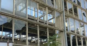 Разследват взрив, който счупи 300 кв. м стъкла в софийско депо
