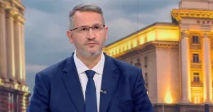 Христанов търси съюз със седемима съперници преди първия тур
