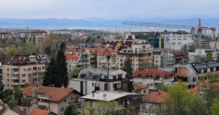 Купувачите стават по-взискателни, а сделките с имоти намаляват