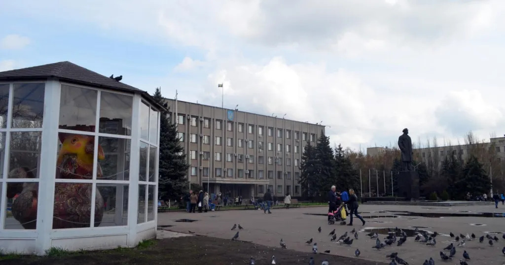 Руски удар рани четирима в Словянск, украински дрон спря център на „Яндекс“