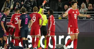 Байерн обърна Викинг, но остана с човек по-малко и допусна 3:3