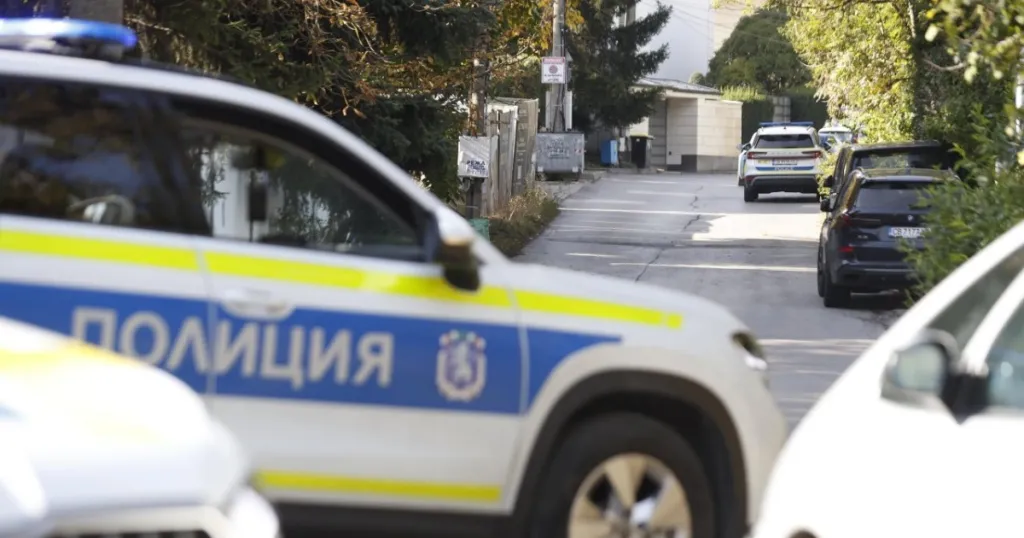 Камери заснели два еднакви джипа край дома на Бинев преди убийството