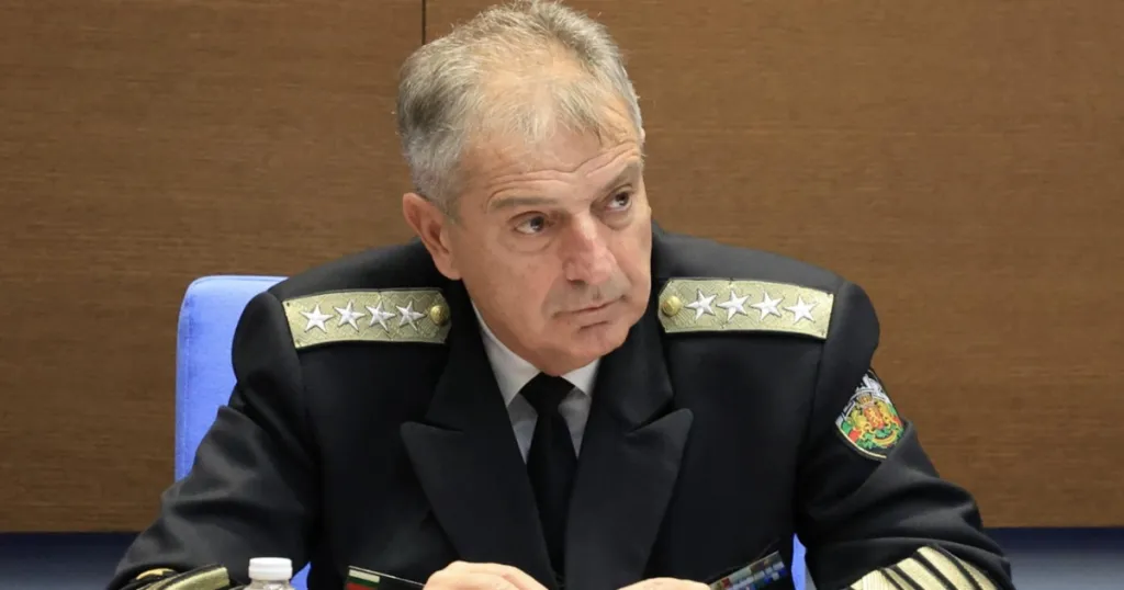 Кабинетът предлага Ефтимов да напусне военната служба от 2 януари
