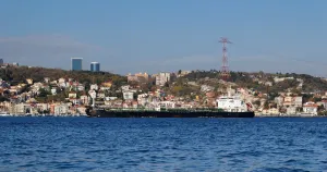 Авария отклони танкер от Варна към брега и спря движението в Босфора