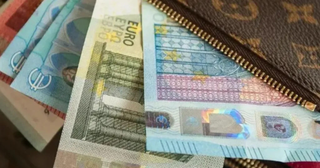 Правителството предлага минимална заплата от 660 евро за 2027 г.