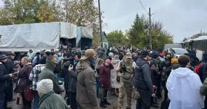 Помощта стигна до Олешки, започна евакуация на цивилни
