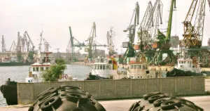 Митничарите във Варна задържаха 7 502 700 винта от Китай