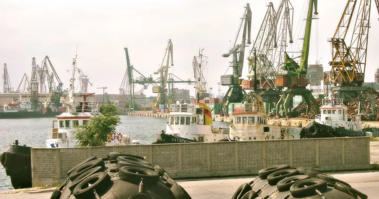 Митничарите във Варна задържаха 7 502 700 винта от Китай