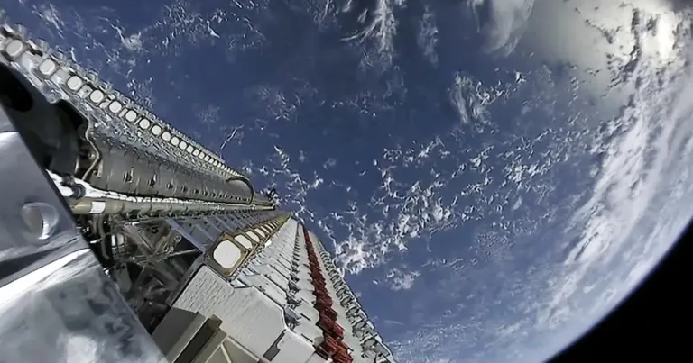 Мирчев и Божанов искат отговори за палежа на 11 антени на Starlink