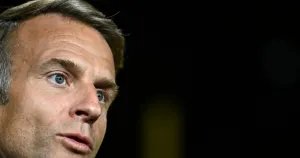 Макрон разпореди анализ на разузнаването след погромите във Франция