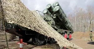 Балистични ракети повредиха домове и бензиностанция в Киев