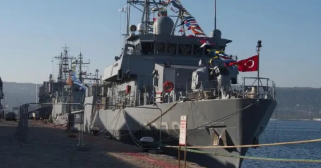 Анкара предлага отделни морски коридори за корабите на Киев и Москва