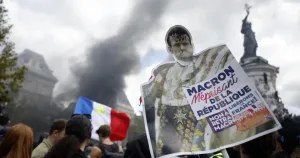 Френският министър отчете 550 000 протестиращи, сблъсъци и в Милано