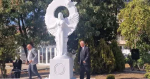 Видинският митрополит поиска премахване на статуята на Изида