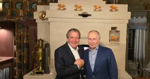 На 74-ия си рожден ден Путин посрещна Шрьодер у дома