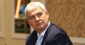 Димитров настоява за 10% ръст на заплатите при планирани съкращения