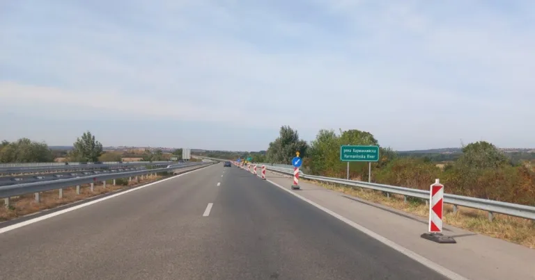 Повреда на мост стесни платното към София по АМ „Марица“